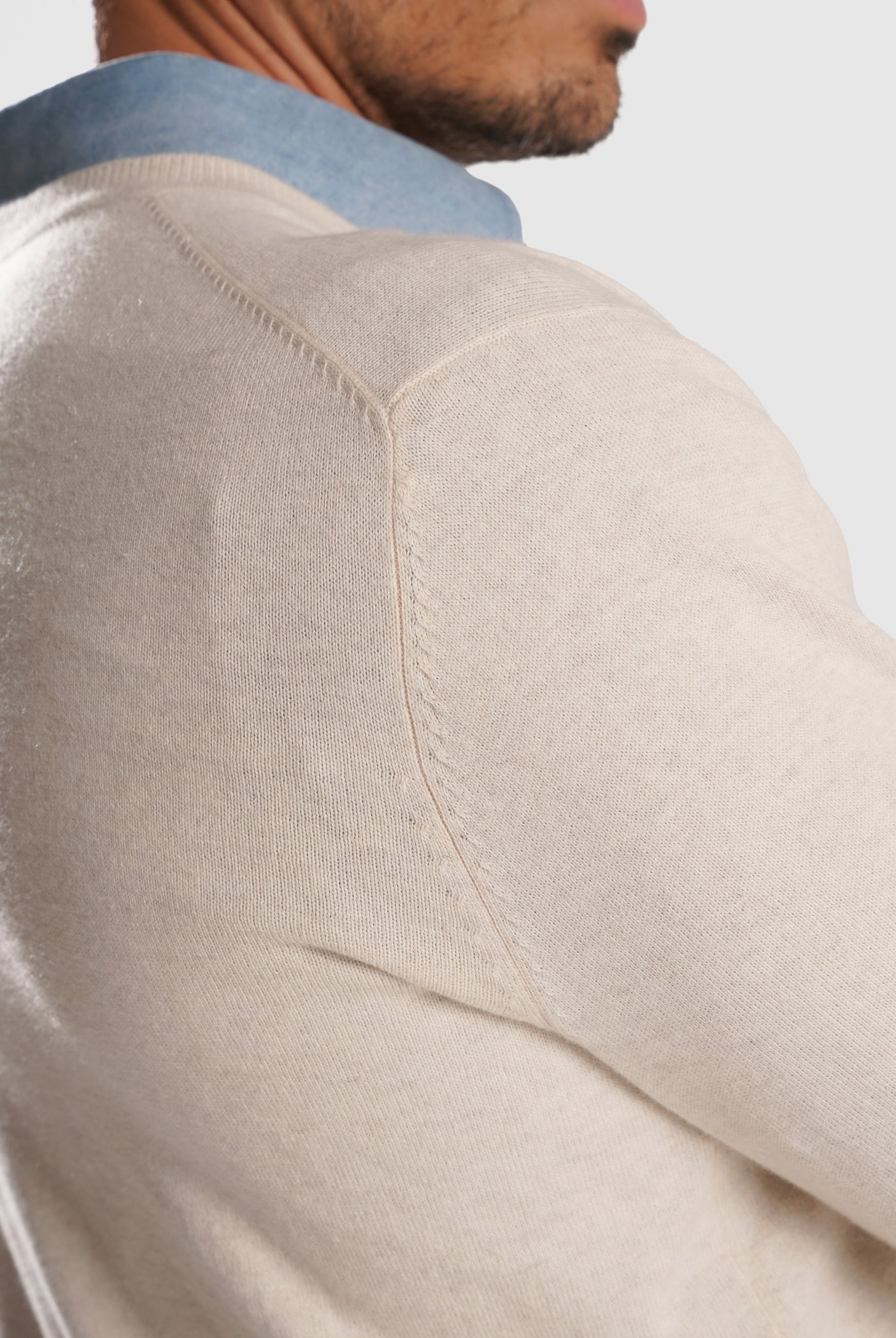 JERSEY BEIGE CON CODERAS MR REGULAR FIT. AZUL