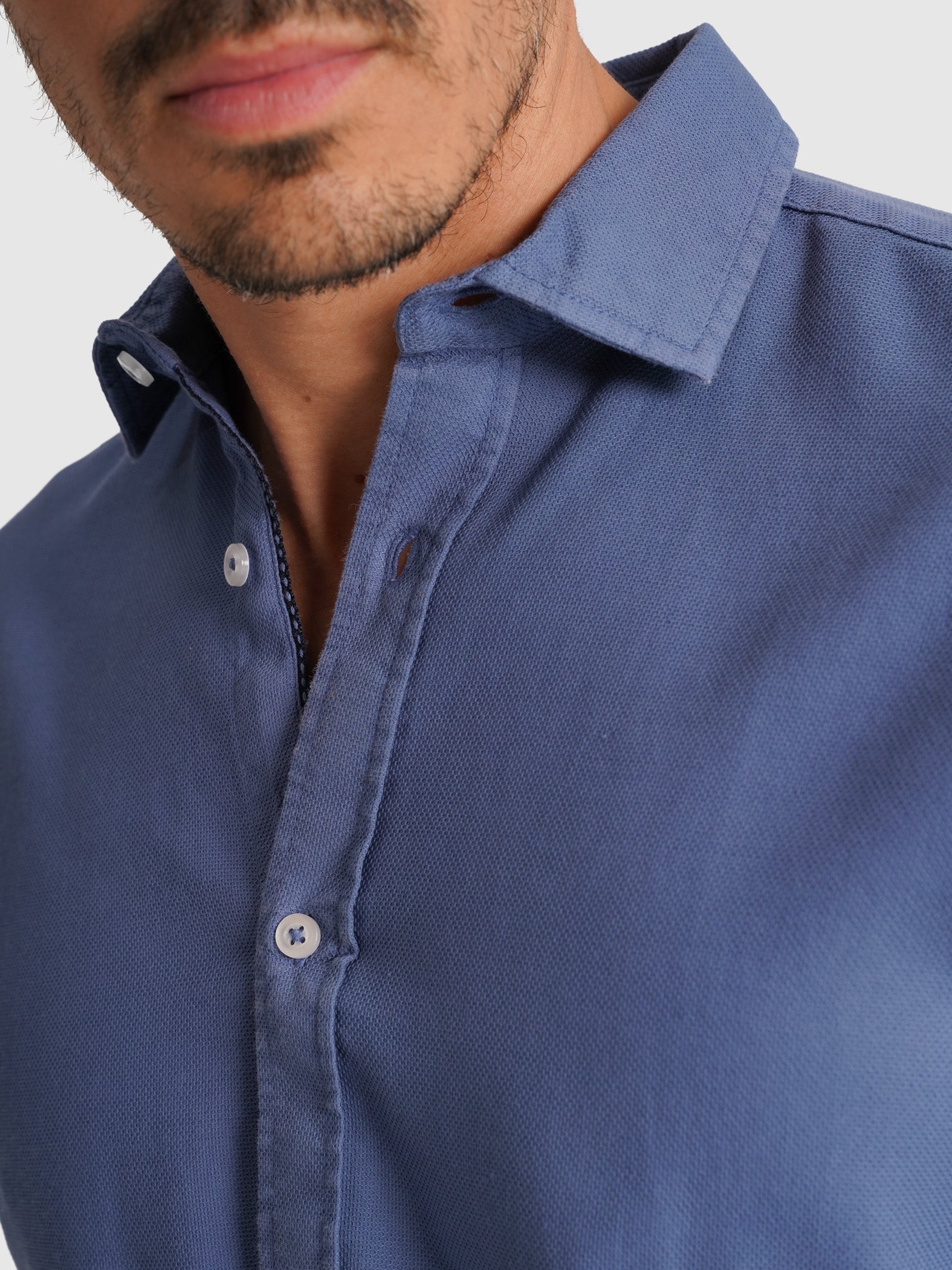 DOBBY BLUE LONG SLEEVE TAILORED FIT MR SHIRT. BLUE