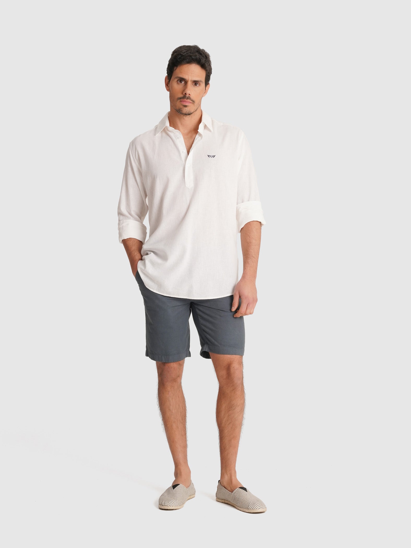 WHITE LONG SLEEVE REGULAR FIT MR SHIRT. BLUE